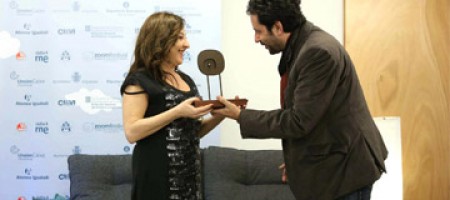 Manuel Ríos entrega el premio a toda su trayectoria a Carmen Machi