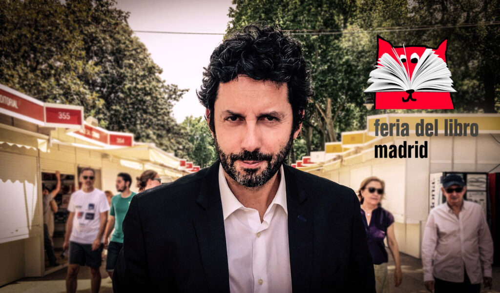 MANUEL RIOS SAN MARTÍN FIRMA SU NOVELA «CÍRCULOS» EN LA FERIA DEL LIBRO DE MADRID.