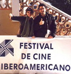 Manuel Ríos junto a Paz Vega poco antes de recibir dos premios en el Festival de Huelva por el corto Perdón Perdón
